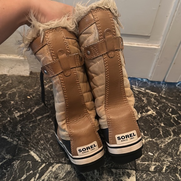 Sorel Boots - Picture 4 of 7